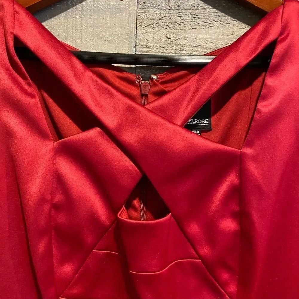 Melrose red “satin” lined body con dress 8 - Picture 3 of 5